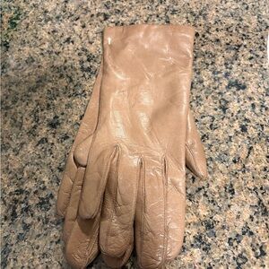 Elegant Tan Leather Gloves